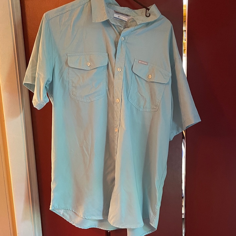 Columbia Men's Aqua Short Sleeve Button Down Shirt